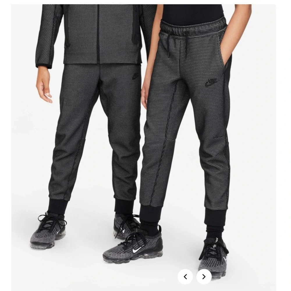 Nike Tech Fleece Kids Medium Black Grey Grid Pattern Tapered Jogger Sweatpants